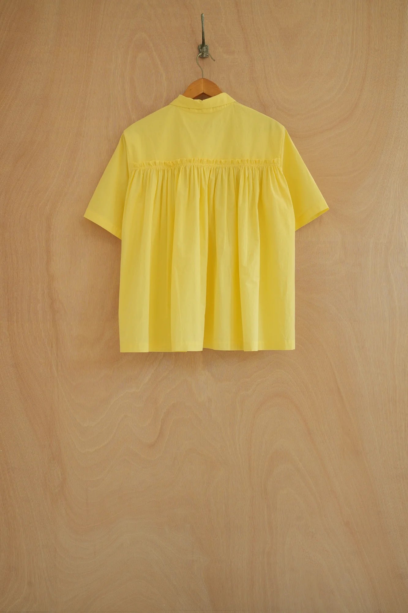 UNISECON Wei top in yellow, back view