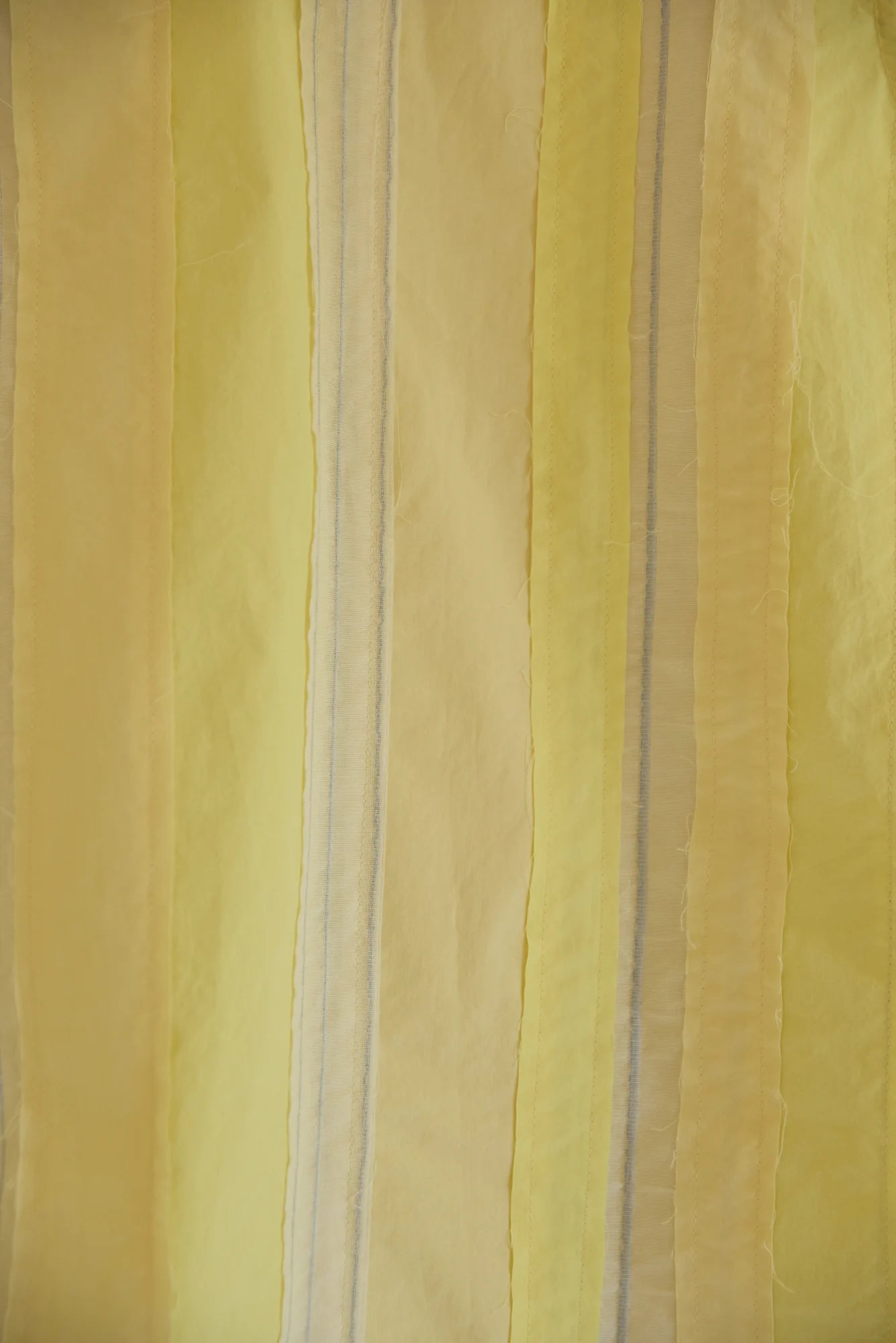 UNISECON Wren top in yellow, detail view