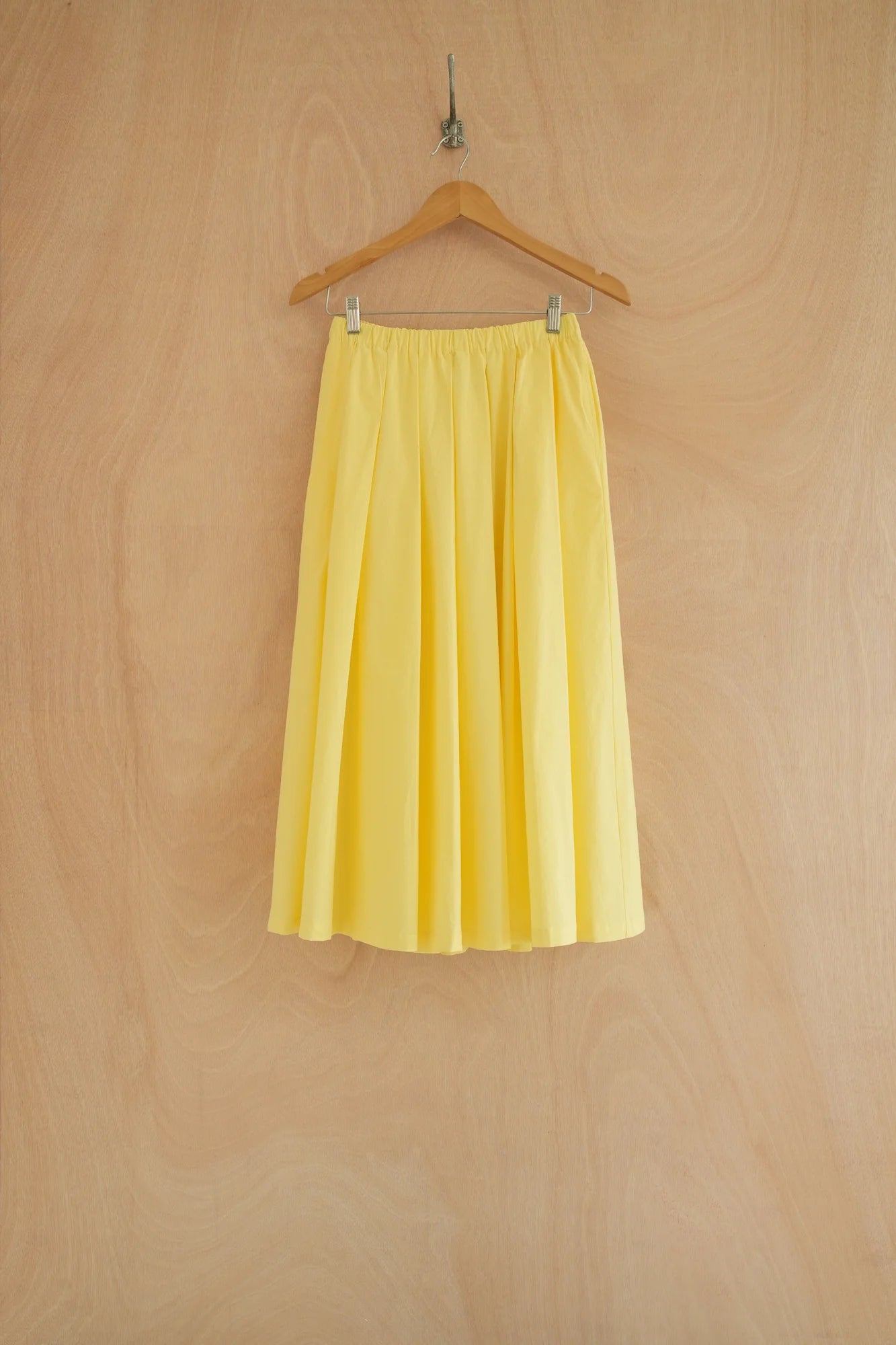 UNISECON Ying skirt in yellow, front view