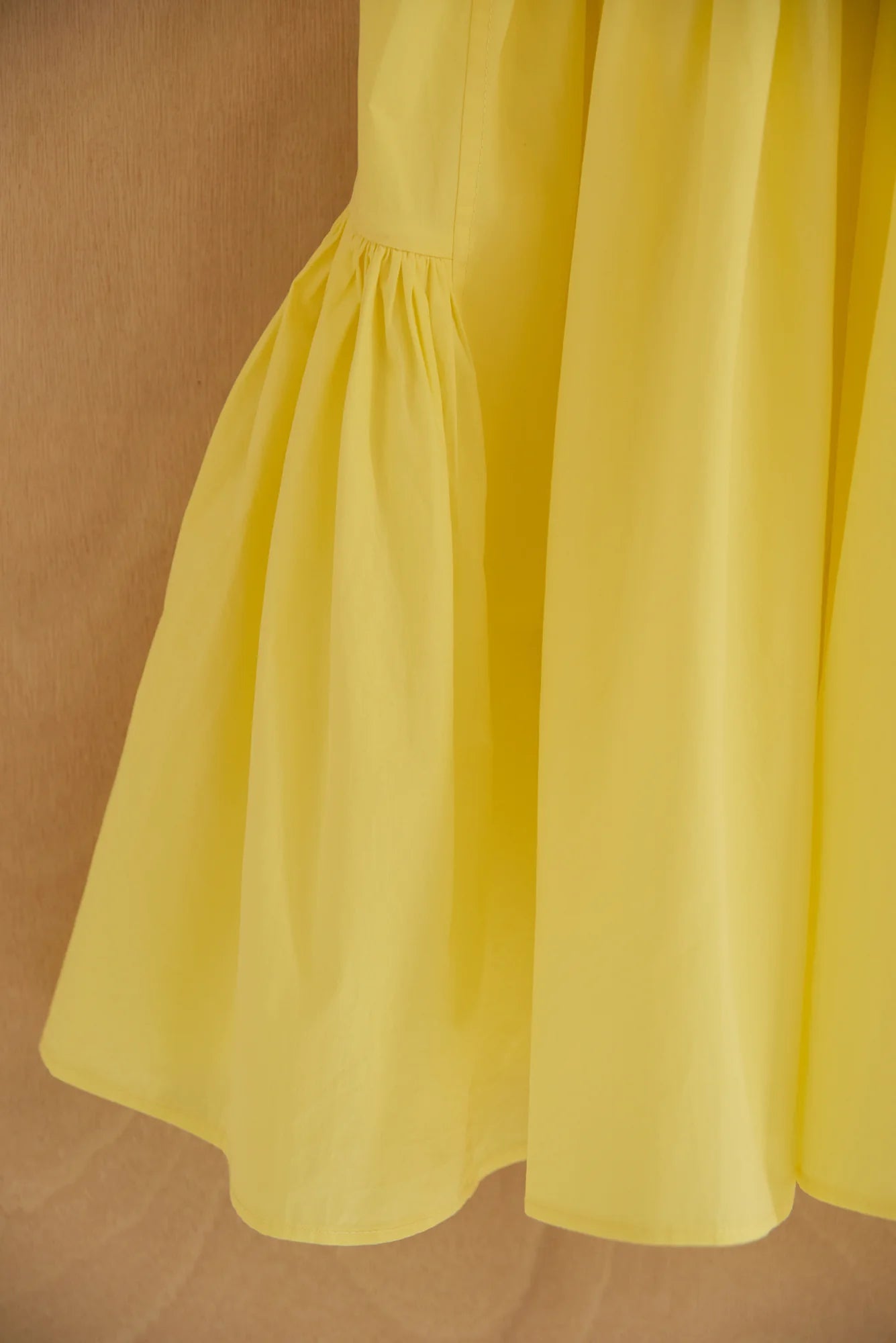 UNISECON Yong top in yellow, detail view