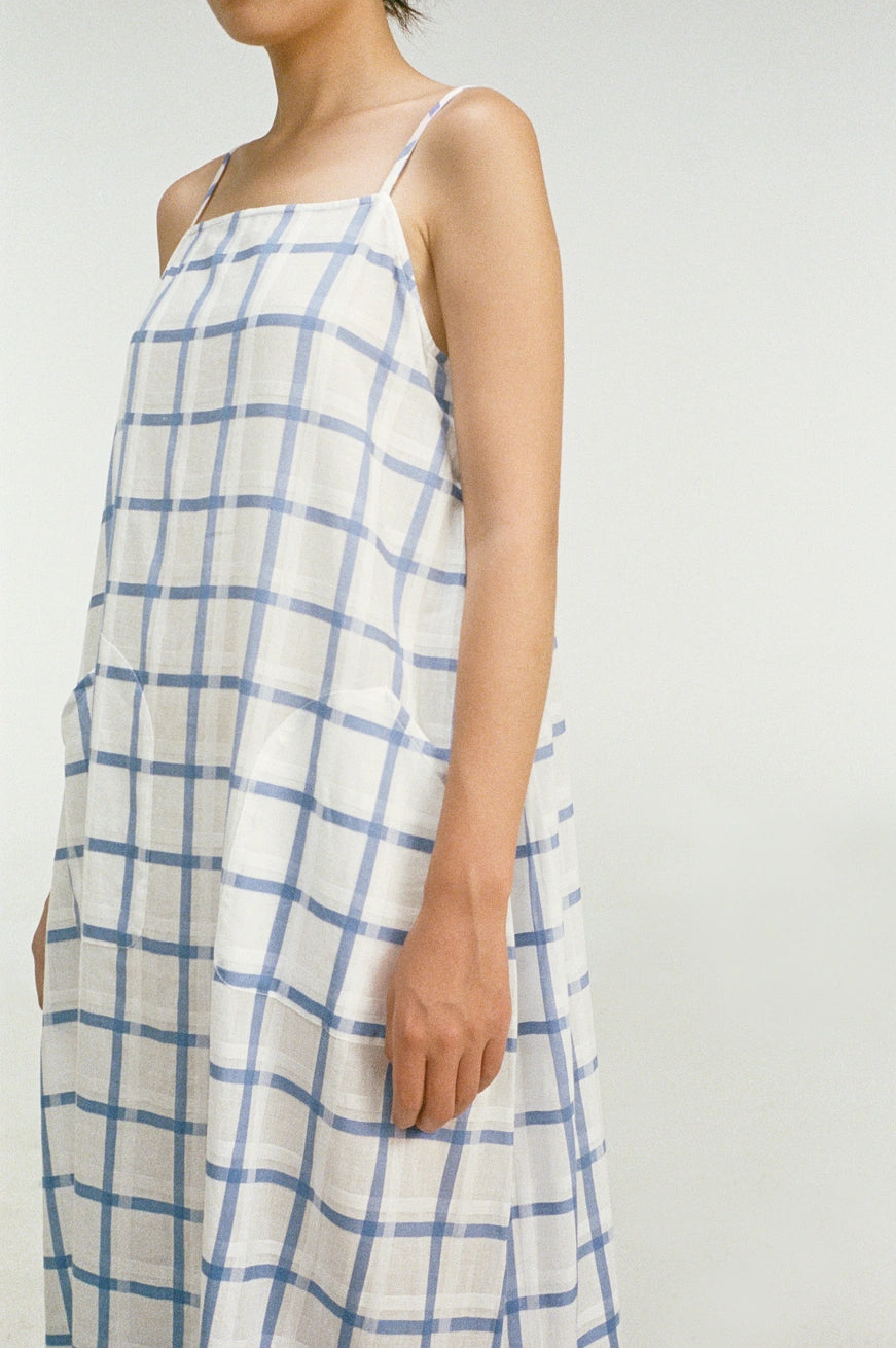 unisecon-zena-dress-white-blue-front-view-no-apron