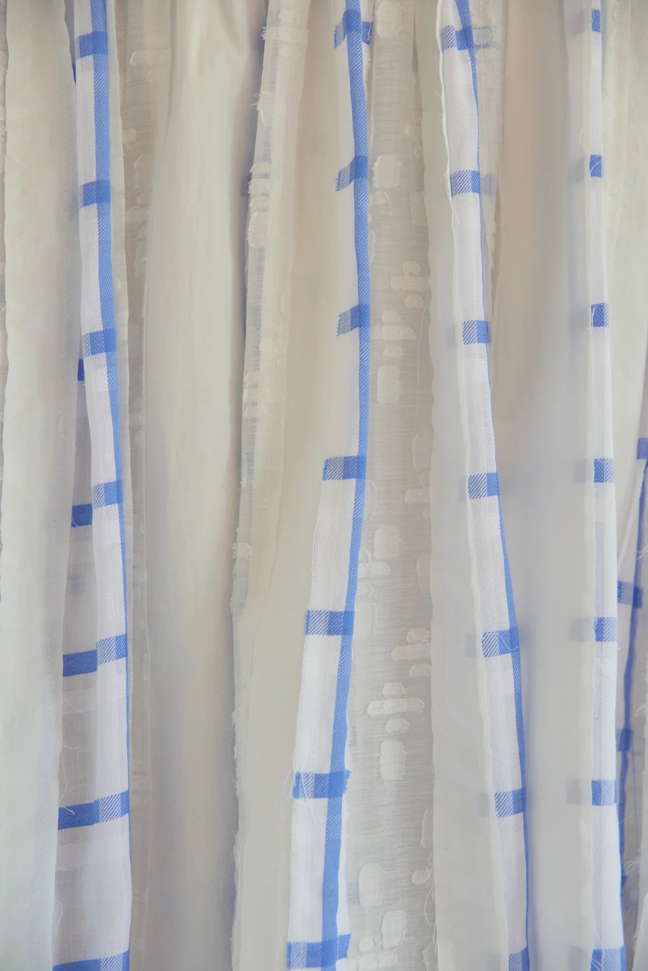 UNISECON Zoha dress in white, detail view