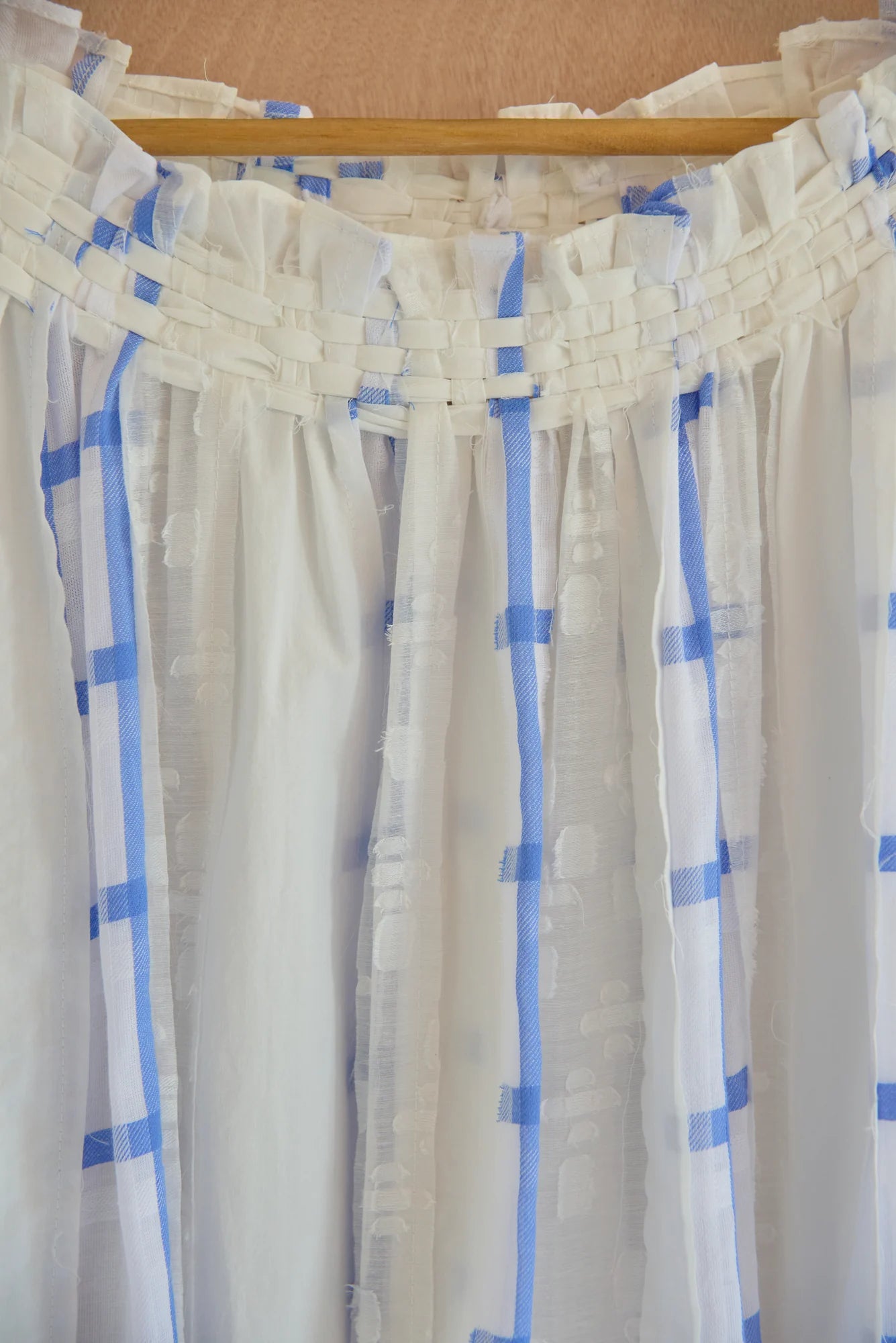 UNISECON Zoha dress in white, detail view