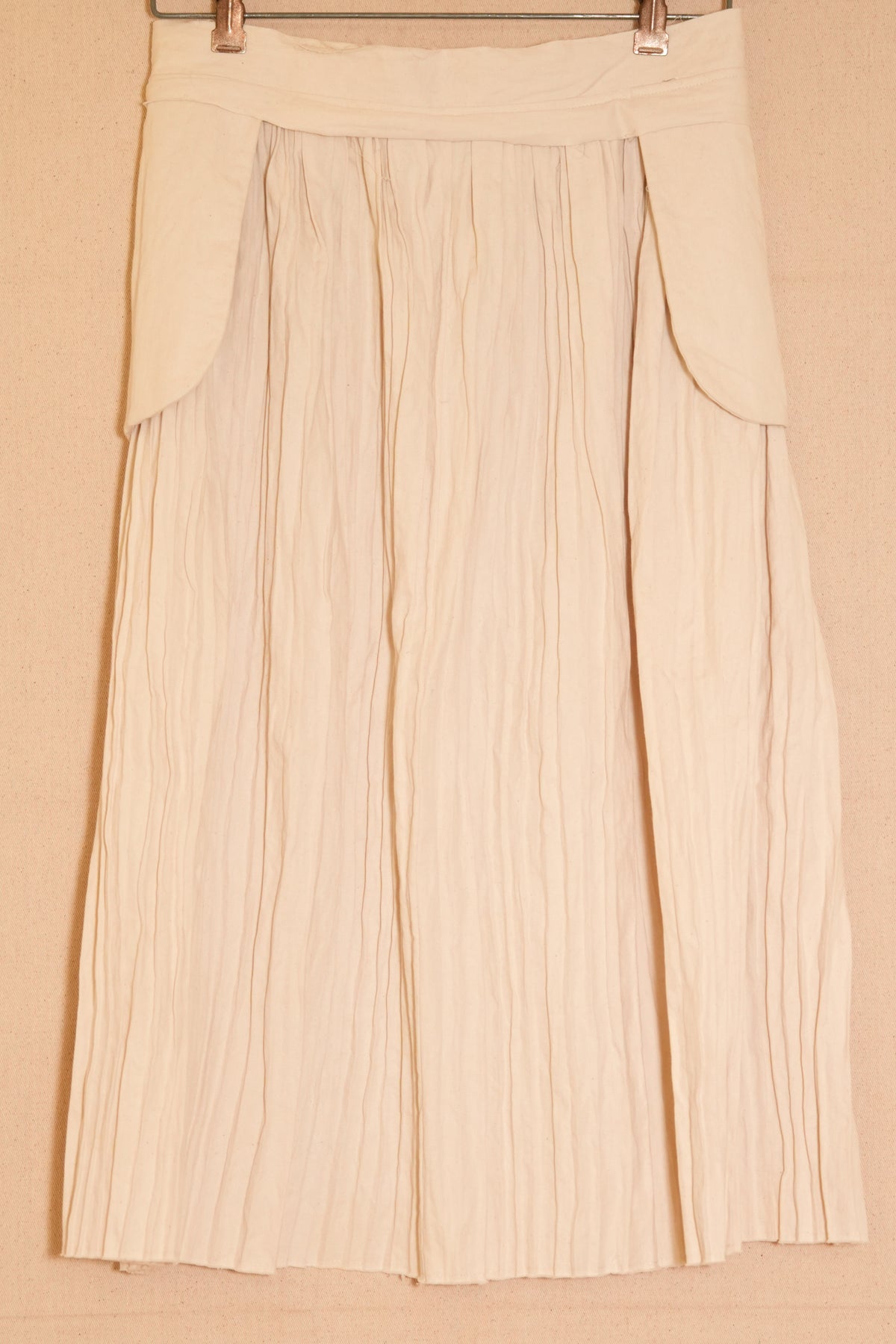 UNISECON Zuri apron in white detail view