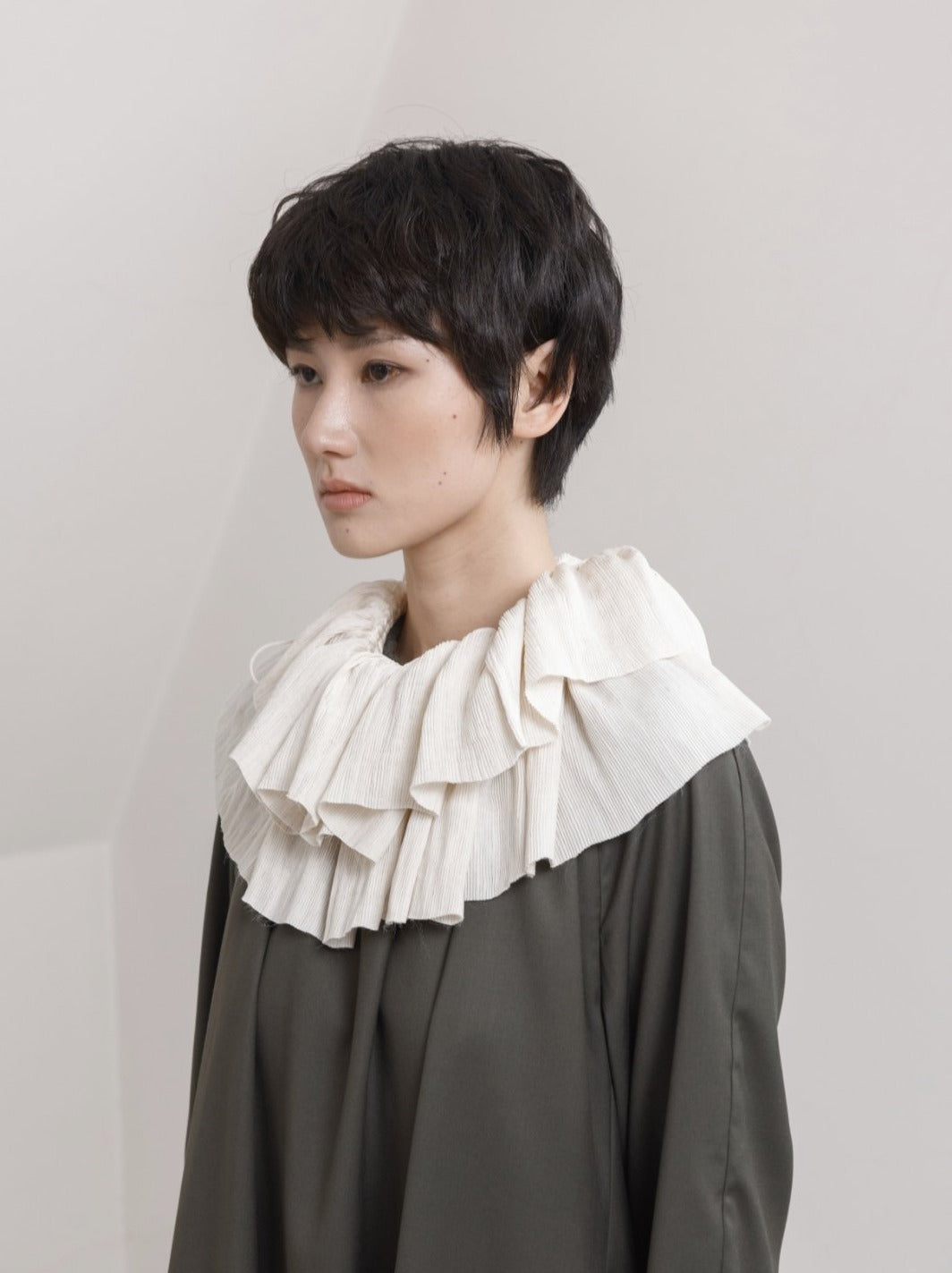 UNISECON AW21 Cream Pleated Collar